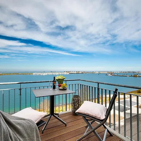 Apartment Sailors View *